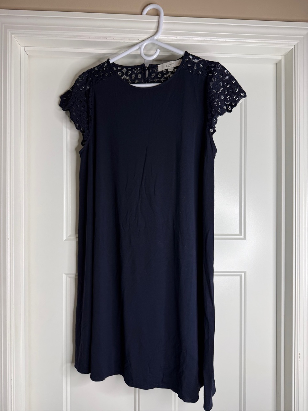 Women’s LOFT Navy Lace Sleeve Shift Dress, size Large Petite